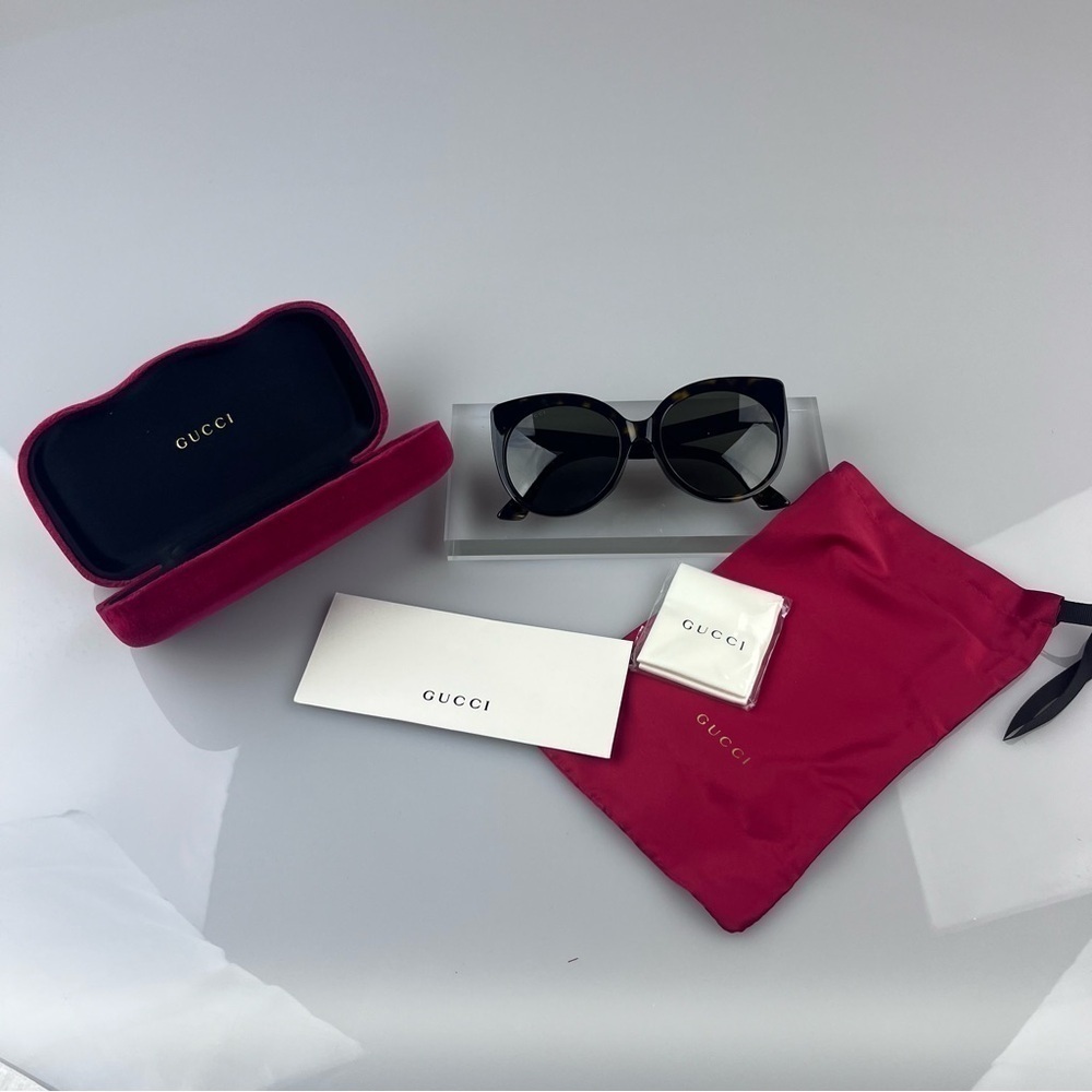 Gucci Cat Eye Style Sunglasses in Tortoise with Gold GG Logo - Picture 4 of 4